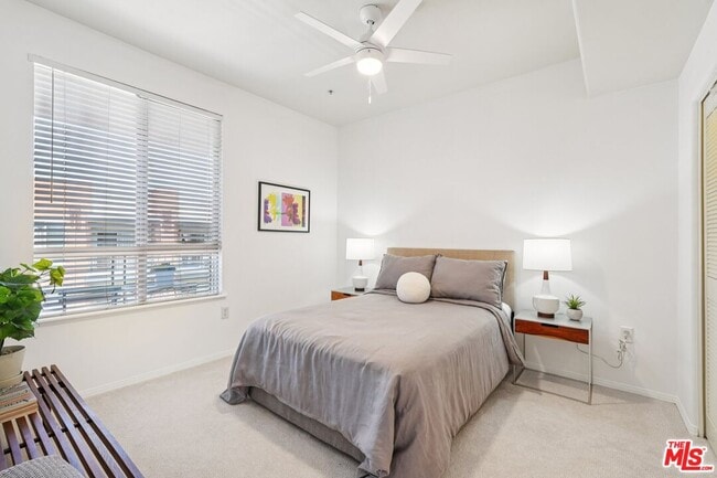 Building Photo - 100 S Alameda St