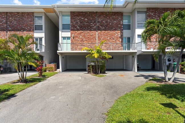 Building Photo - 6795-6793 Brookline Dr