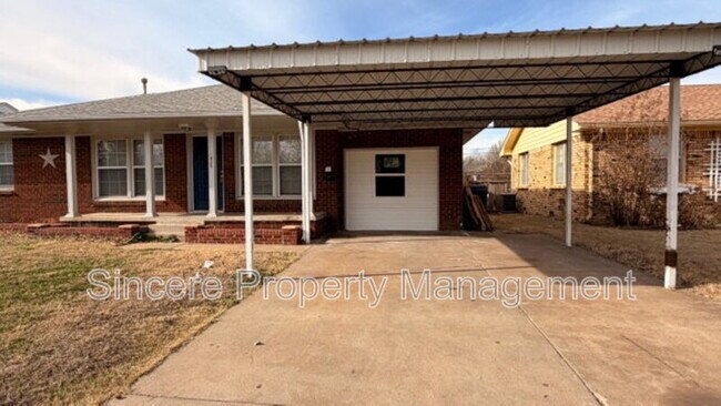 Building Photo - 1425 N Sterling Ave