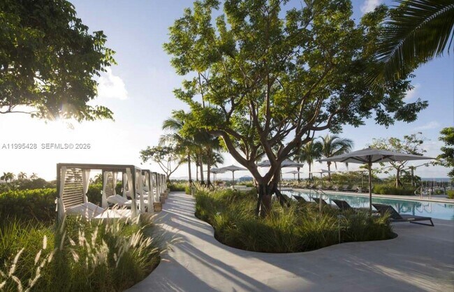 Building Photo - 2831 S Bayshore Dr