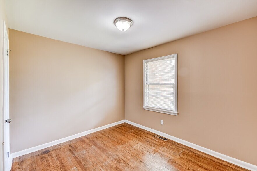 Building Photo - 111 Meadowood Ave