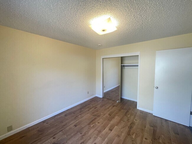 Building Photo - 4590 Excelsior Rd