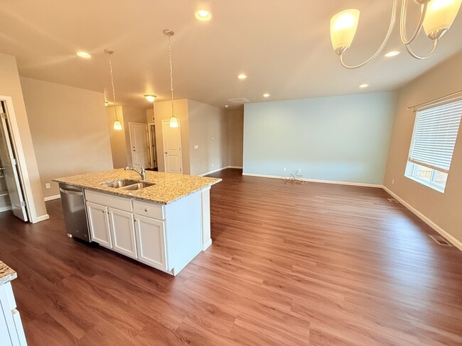 Building Photo - 257 Vela Pl