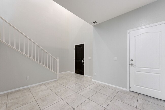 Building Photo - House For Rent! 4 beds, 3 baths Community ...