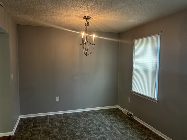 Building Photo - 301 Emerald Dr