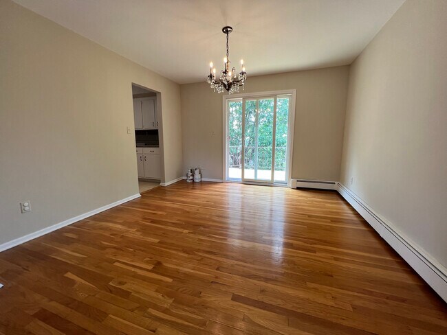 Building Photo - 429 10th St