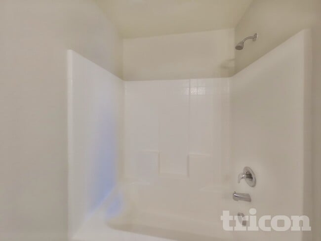 Building Photo - 5632 McClelland St