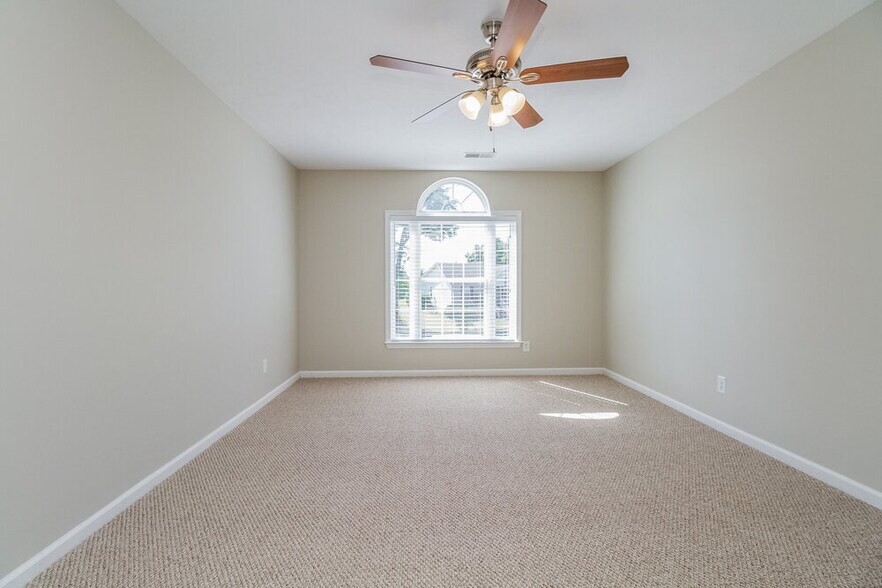Building Photo - 636 Zellwood Dr