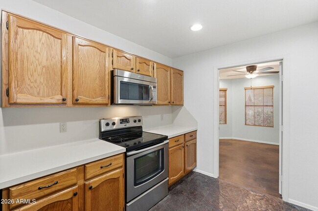 Building Photo - 457 S Meadows Dr