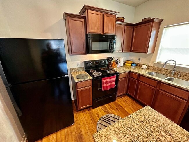 Building Photo - 19600 Per Lange Pass