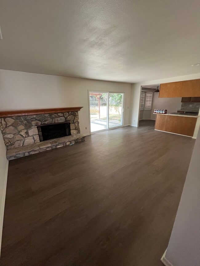 Building Photo - Single Family Home