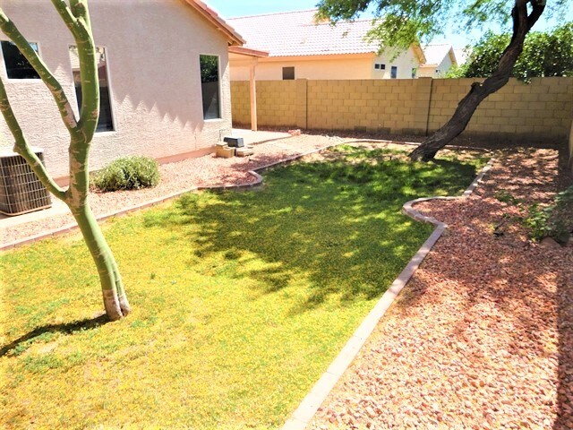 Building Photo - 9045 W Holly St