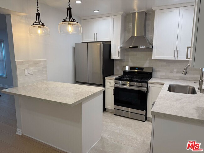 Building Photo - 4125 W Toluca Lake Ave
