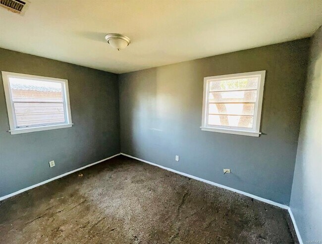 Building Photo - 1653 N Yarbrough Ct