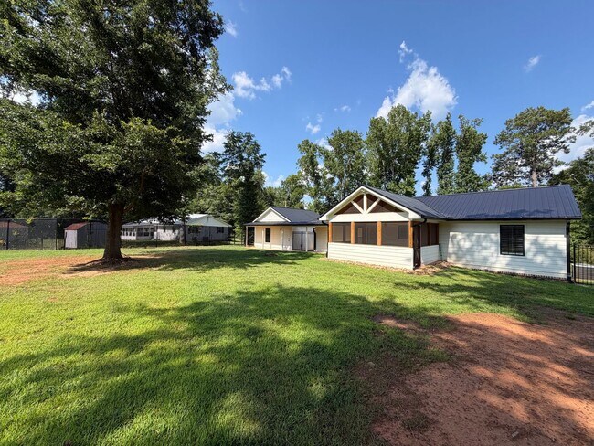 Building Photo - Renovated Ranch in Oconee County