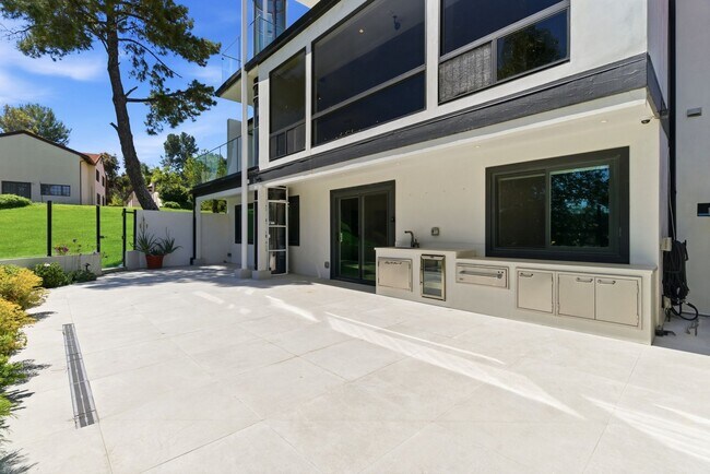 Building Photo - 4520 Park Cordero