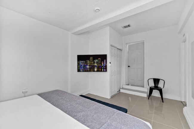 Building Photo - 730 N 72nd Terrace