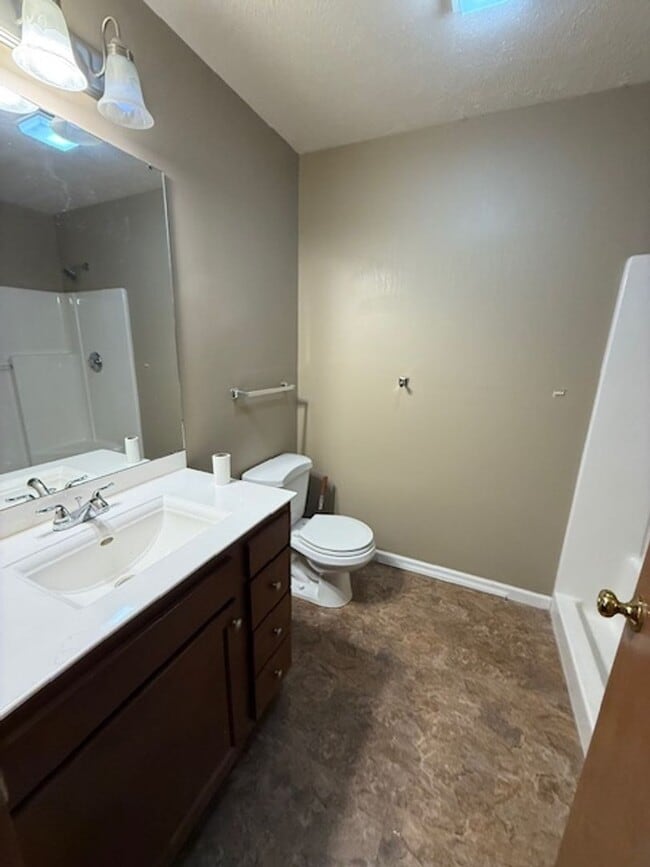 Building Photo - 102-116 Goldenrod Dr.