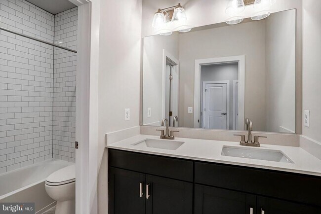 Building Photo - 45181 Drowes Ter