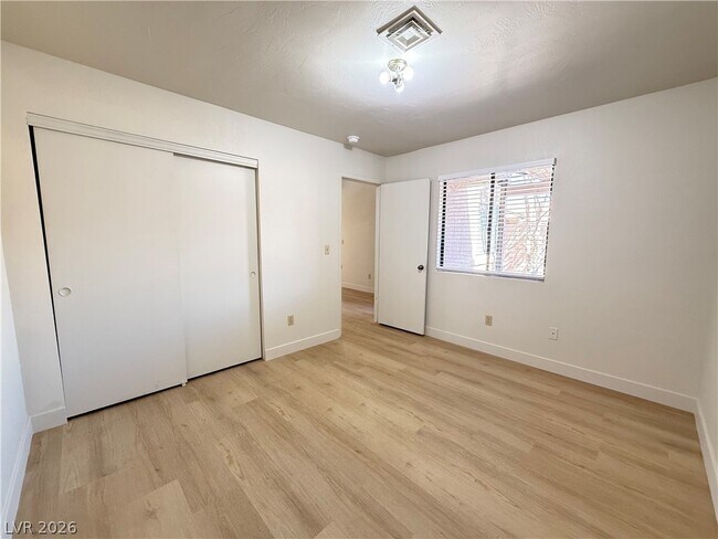 Building Photo - 4025 Delos Dr