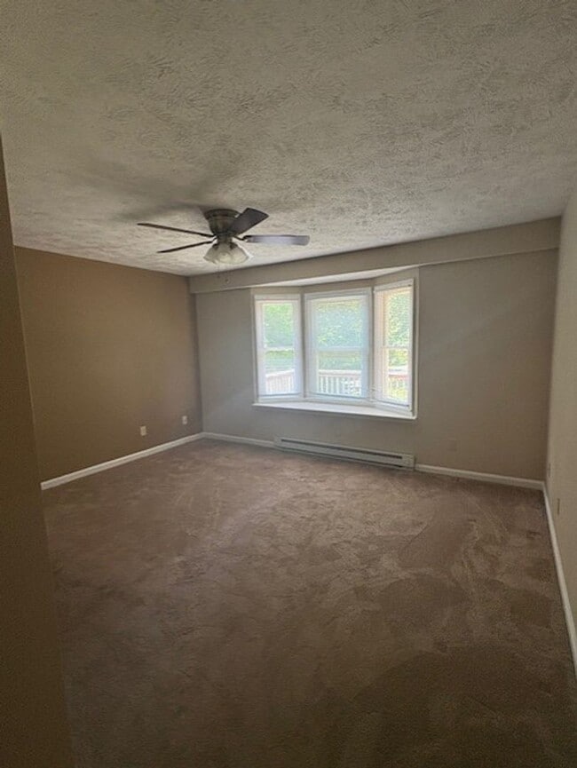 Building Photo - 3 bed, 2 bath condo COMING SOON