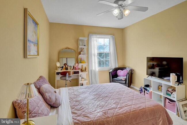 Building Photo - 6389 Fenestra Ct