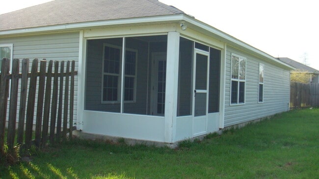 Building Photo - 5761 Emily Ln
