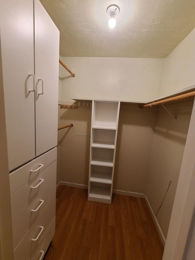 Building Photo - One Bedroom Unit in Sharon Park Neighborho...