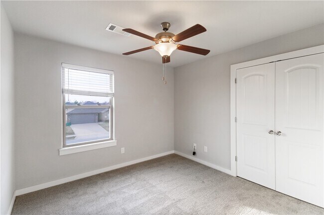 Building Photo - 402 Barbet Dr