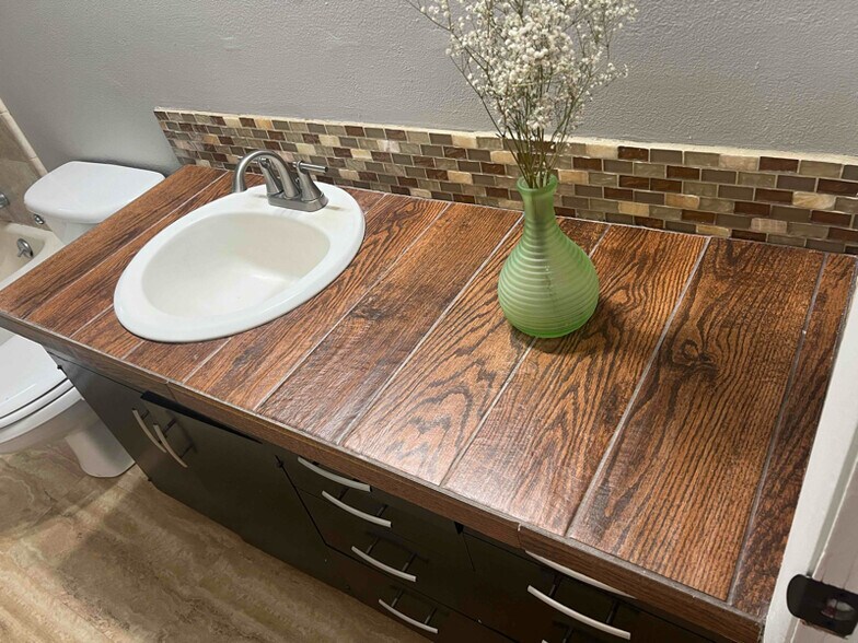 Building Photo - 748 S 7th St