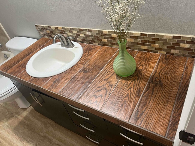 Building Photo - 748 S 7th St