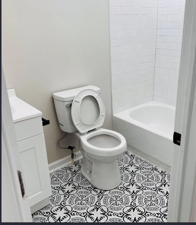 Building Photo - Gough