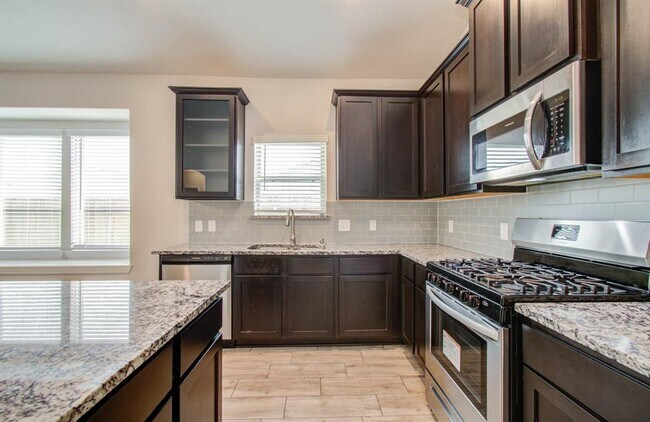 Building Photo - 2442 Wembley Way