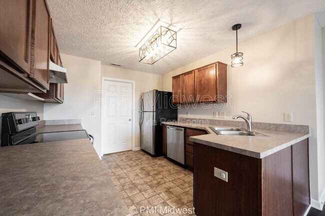 Building Photo - 2781 Grand Fir Dr