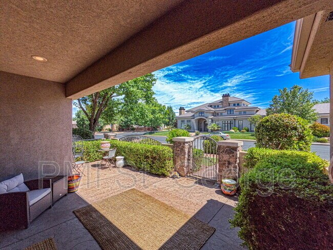 Building Photo - 2478 E Springs Dr
