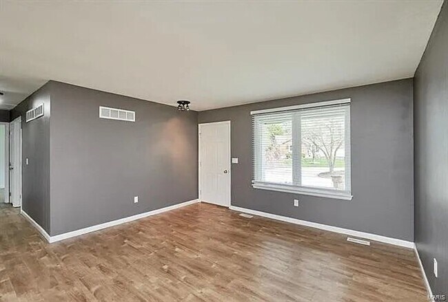 Building Photo - Coming Soon St Peters Area