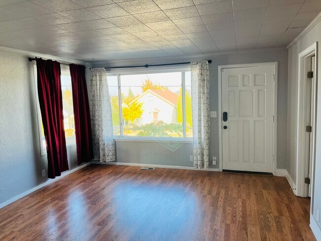 Building Photo - Charming West Bremerton Home