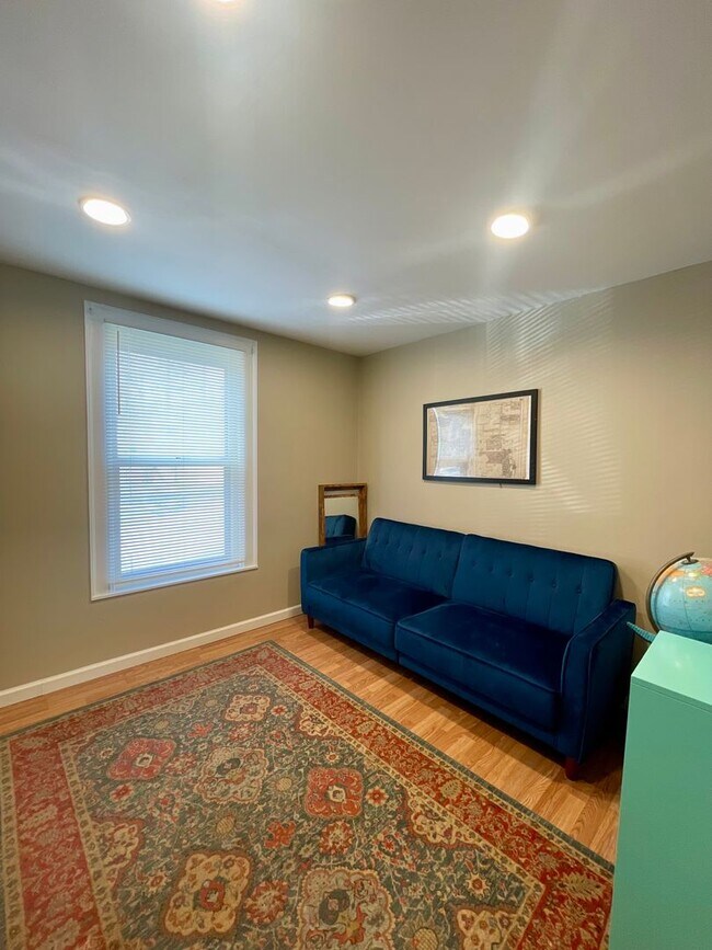 Building Photo - 300 Milburn Dr