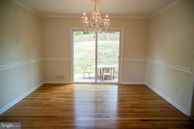 Building Photo - 5012 Larno Dr