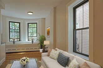 Building Photo - Beautiful Apartment in Cambridge