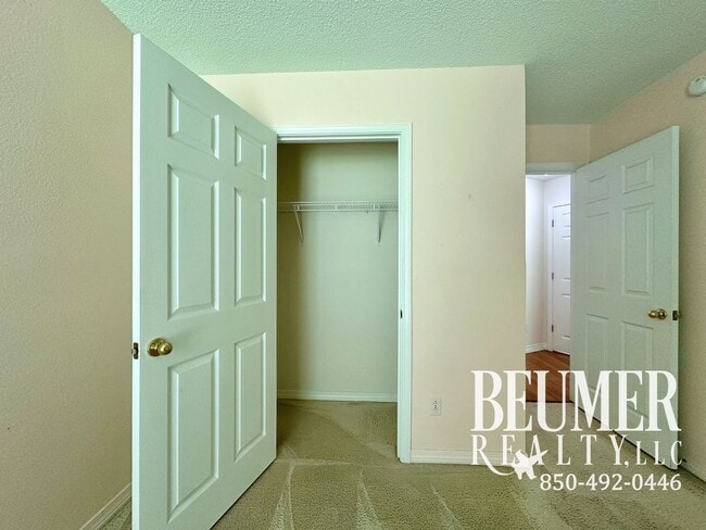 Building Photo - Charming 3-Bedroom Home in Lake Cook Estat...