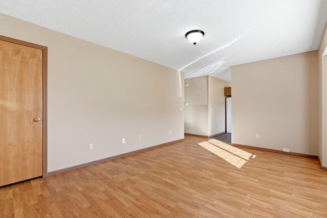 Building Photo - Arrowhead