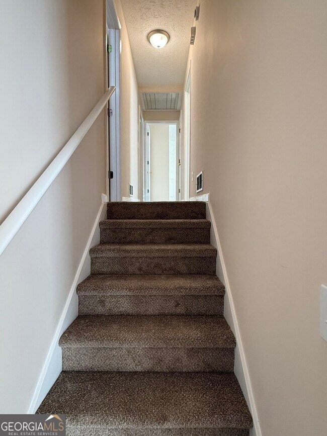 Building Photo - 10111 Settlers Grove Rd NE