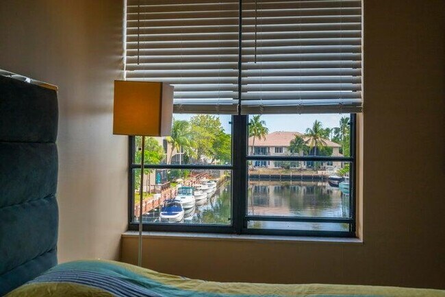 Building Photo - 6 Royal Palm Way
