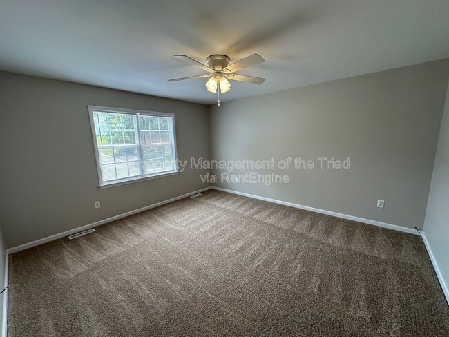 Building Photo - 225 Braeburn Dr