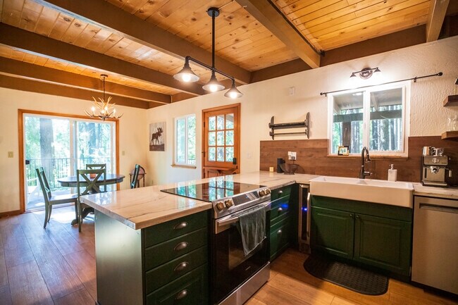 Building Photo - 6563 Onyx Trl