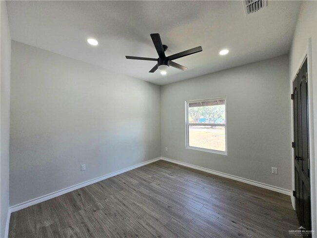 Building Photo - 19 Cragon Rd