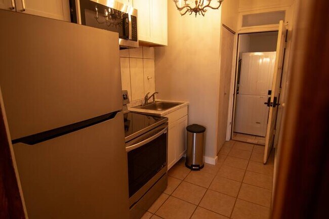 Building Photo - Office