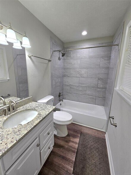 Building Photo - 106 Magnolia Ct