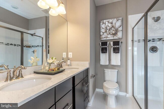 Building Photo - 3437 10th Pl SE